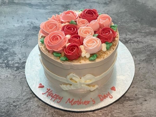 Beautiful Buttercream Cake By Monice Bakes