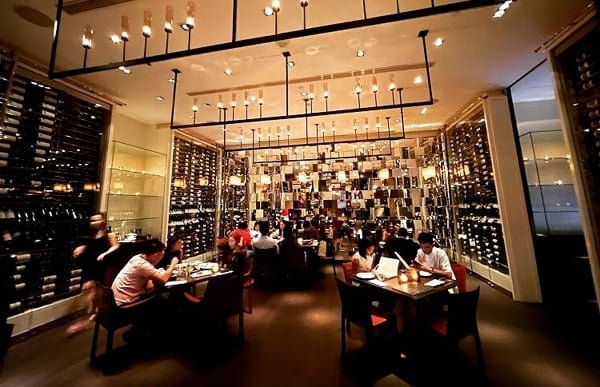 Dining Atmosphere And Interior At CUT By Wolfgang Puck