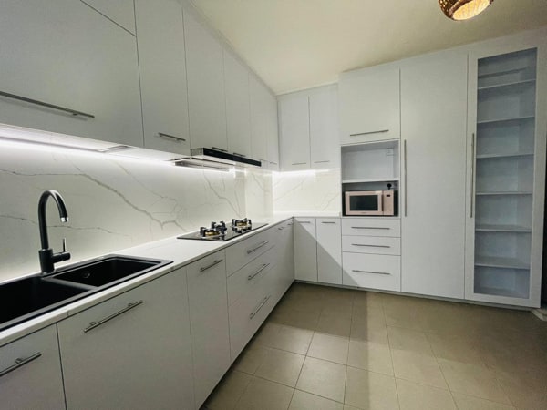 Revamped kitchen for a 4 room HDB apartment by JS Carpentry & Contracts